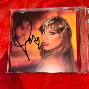 Taylor Swift The life of a showgirl signed CD